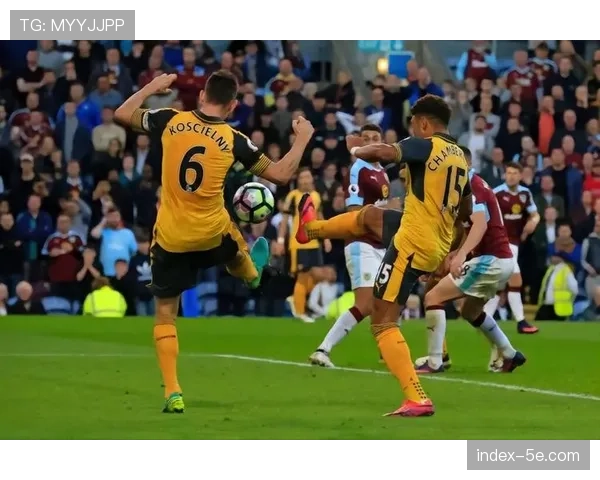 IFAB规则第12条在红牌判罚中的应用 严重犯规界定核心为动作危险性