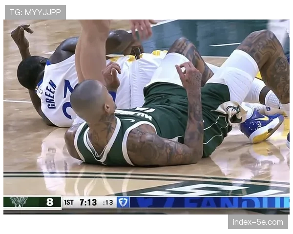 勇士不敌雄鹿 水花兄弟外线失准遭遇两连败 勇士不敌雄鹿 水花兄弟外线失准遭遇两连败